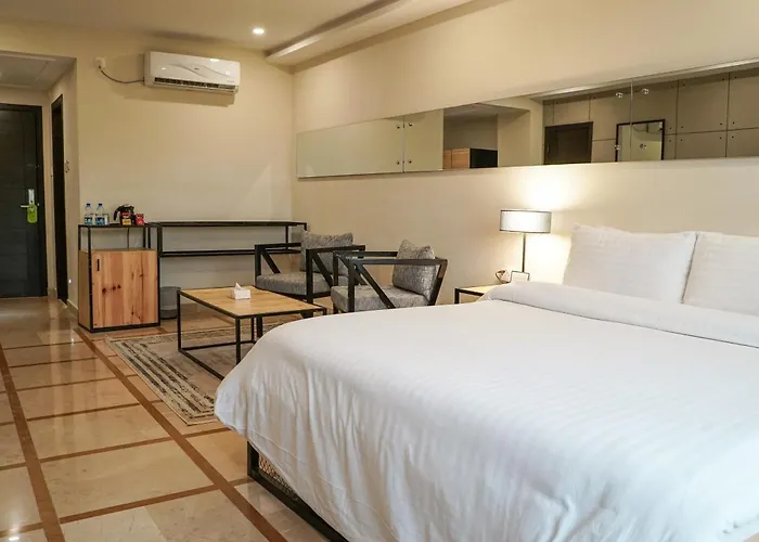Roomy Signature Hotel, Islamabad